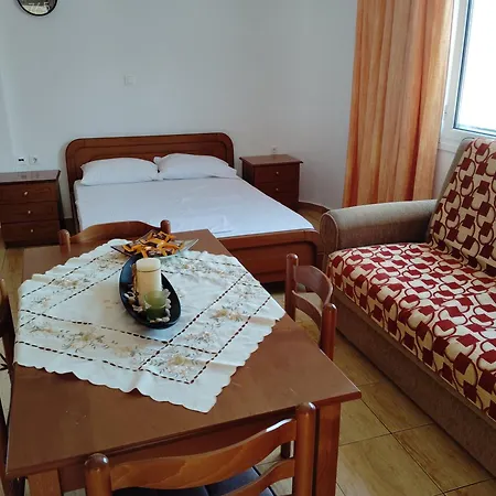 Dora And Sandy Neápolis