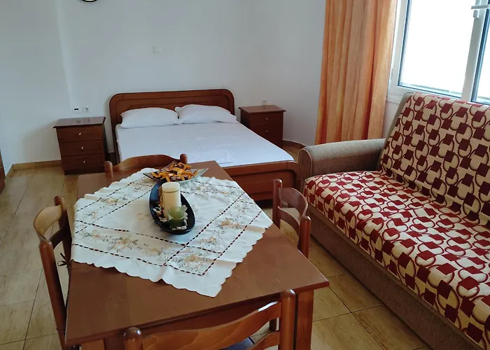 Dora And Sandy Neápolis